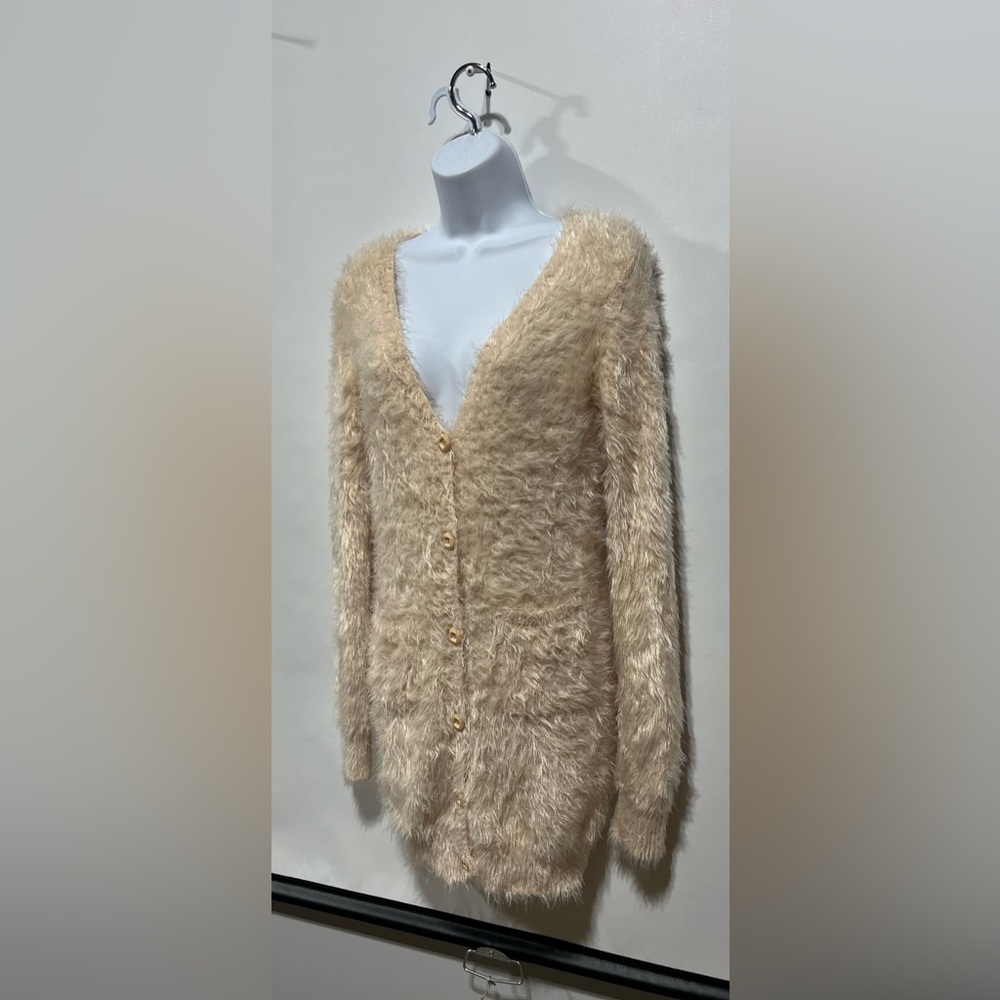 36 Point 5 Cream Fuzzy Super Soft Cardigan Size Large - Picture 2 of 7
